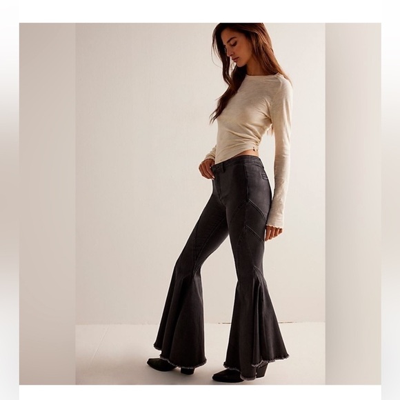 Free people We The Free twirl on mid rise crop flare jeans - Picture 2 of 3